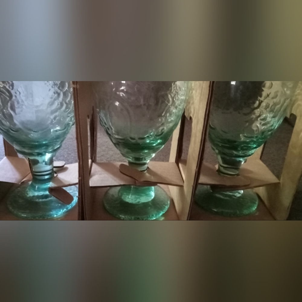 NIB  3 Spanish Glass Water Goblets Libbey Orchard Fruit 7" Tall